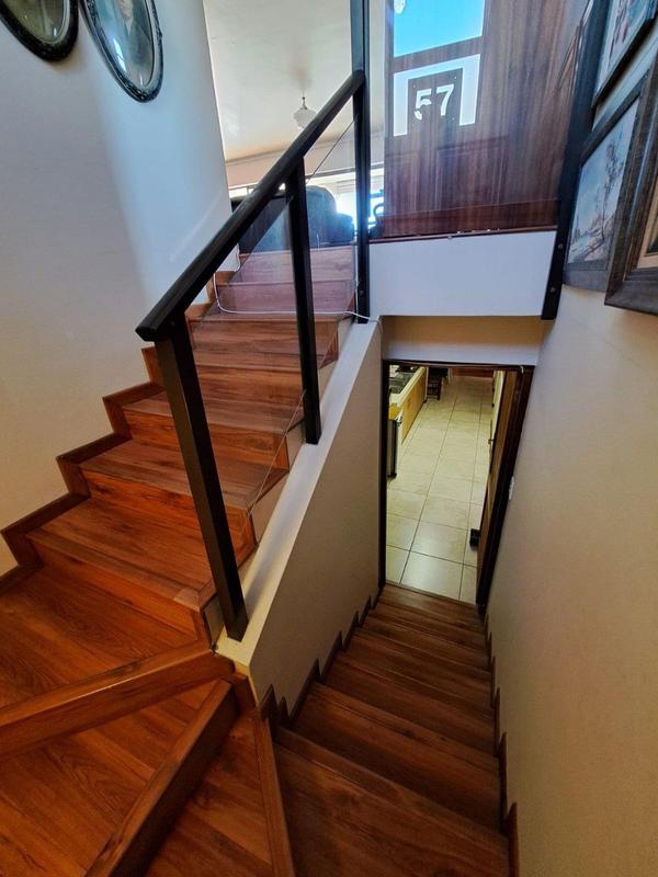 To Let 5 Bedroom Property for Rent in Mossel Bay Western Cape